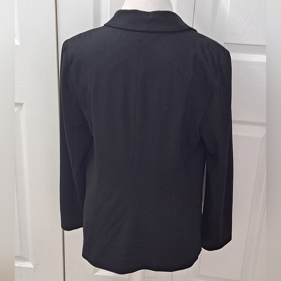 Chicos Jacket Blazer With A Notched Collar & Minimum Stretch   Size 2 - Picture 3 of 7